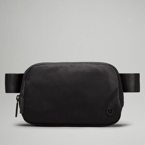 Lululemon Everywhere Belt bag